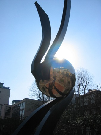 The knowledge sculpture at the centre of the maze