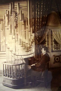 Wendelin Weissheimer playing a Pyrophone