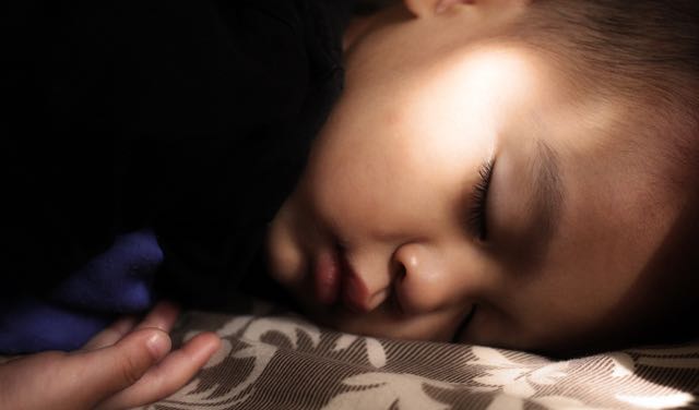 A child asleep under a duvet. From PIXABAY.com