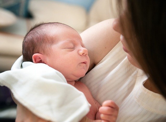 Mother and baby: by Iuliia Bondarenko from Pixabay
